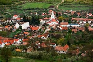 rimetea est une petit village situé dans Transylvanie, Roumanie. il est situé dans le apuseni montagnes et est connu pour ses pittoresque réglage et bien conservé hongrois architectural style. photo