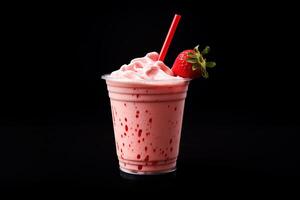 fraise Milk-shake dans Plastique à emporter tasse isolé sur noir Contexte. ai généré photo