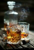 deux des lunettes de whisky photo