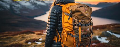 promeneur avec une sac à dos photo