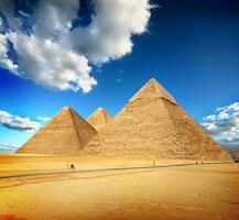 pyramides de gizeh photo