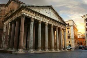 panthéon à le coucher du soleil photo