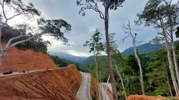 une très magnifique vue de le route sur monter siron, aceh besar, ah, Indonésie. photo