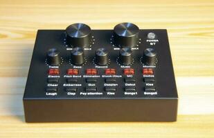 Haut vue de l'audio mixer et mixer. photo