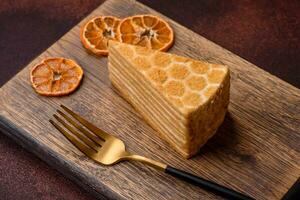 délicieux Frais sucré mon chéri gâteau couche gâteau avec blanc crème photo