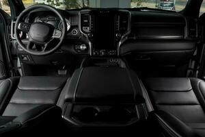 noir intérieur de luxueux voiture avec moderne détails, cuir des places et toucher écran photo