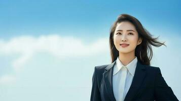 souriant Jeune femme d'affaires dans le bleu ciel. ai généré photo