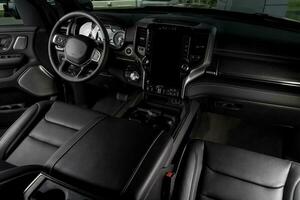 de face partie de intérieur de Nouveau voiture avec luxueux détails, cuir des places et toucher écran photo