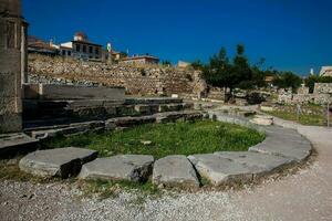 ruines de le tétraconque église construit dans le tribunal de le hadrien bibliothèque dans Athènes ville centre photo