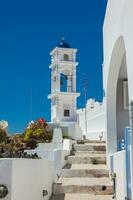 typique ruelles de le magnifique villes de Santorin île photo