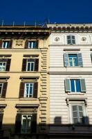 magnifique architecture de le antique bâtiments à Rome ville centre photo