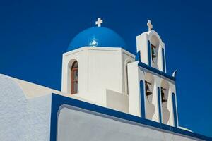 le profitis ilias église situé suivant à en marchant chemin nombre 9 entre fira et oia dans Santorin île photo