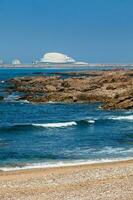 ensoleillé journée à le magnifique littoral et des plages à porto ville dans le Portugal photo