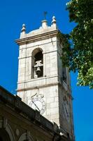 le célèbre l'horloge la tour de queluz dans le magnifique ville de sintra photo