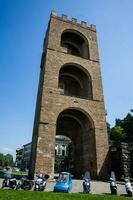 la tour de san nicolas une porte construit sur 1324 comme une la défense la tour situé dans piazza pogi dans Florence photo