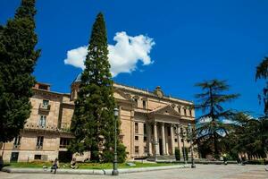 façade de le historique anaya palais construit dans 1760 à Salamanque dans Espagne et actuellement le quartier général de le la faculté de philologie de le Université de Salamanque photo