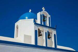 le profitis ilias église situé suivant à en marchant chemin nombre 9 entre fira et oia dans Santorin île photo