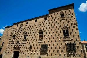 le historique maison de le coquilles construit dans 1517 par rodrigo airs de maldonné Chevalier de le commande de Santiago de compostelle dans Salamanque, Espagne photo