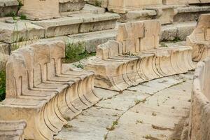 détail de le sièges à le théâtre de Dionysos éleuthère le Majeur théâtre dans Athènes daté à le 6e siècle avant JC photo