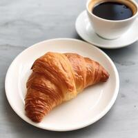 ai généré petit déjeuner image de croissant pain et chaud noir café dans le Matin atmosphère. photo