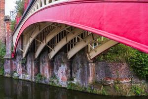 Dessous voûté d'un pont métallique sur le canal de Rochdale, Castlefield, Manchester