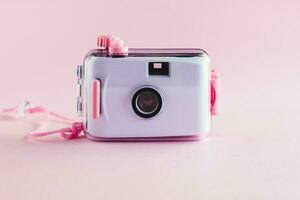 caméra imperméable jouet sur rose Contexte photo