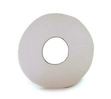 Célibataire tissu papier rouleau pour utilisation dans toilette ou salle de repos avec creux dans le milieu isolé sur blanc Contexte avec coupure chemin. photo