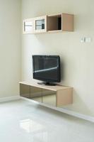 salon moderne - mur avec tv photo
