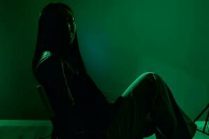 asiatique femme mode néon vert branché beauté lumière branché silhouette coloré modèle photo