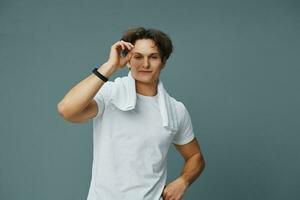 T-shirt homme sport Jeune adulte Contexte en forme corps aptitude mode de vie serviette blanc photo