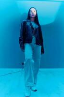 femme néon branché modèle beauté coloré branché Extérieur lumière asiatique mode photo