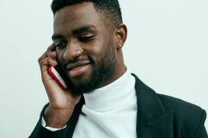 content homme homme d'affaire téléphone noir Jeune mobile africain La technologie adulte sourire photo