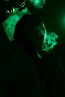 femme portrait coloré branché néon concept fumée photo