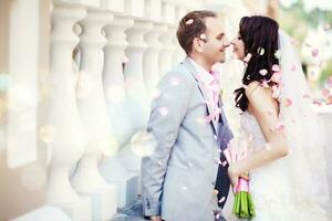 magnifique nouvellement marié couple. voyage de noces et mariage concept photo