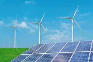 solaire panneaux avec vent turbines générateur électricité plus de bleu ciel Contexte. futur énergie environnement concept. photo