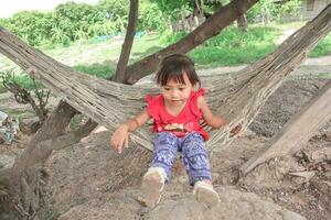 asiatique les enfants avec divers pose photo