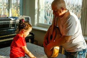 acoustique guitare cordage, à faire une réparation photo