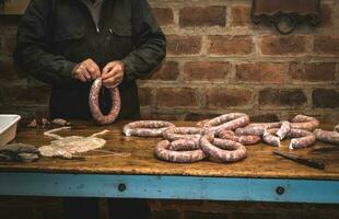 Fait main saucisse préparation, argentin tradition, pampa, patagonie photo