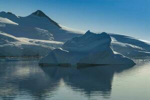 paradis baie glaciers et montagnes, antarctique péninsule, Antarctique.. photo