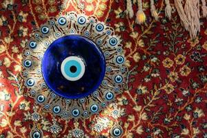 le bleu turc mal œil Nazar amulette ou Nazar boncugu bleu saphir charme souvenir de dinde photo