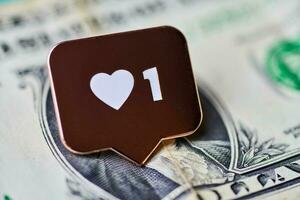 comme le symbole du coeur sur le dollar photo