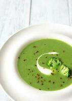 portion de soupe au brocoli photo