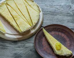 portion de citron Tarte sur le assiette photo