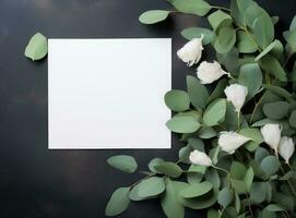 vide carte avec eucalyptus feuilles photo