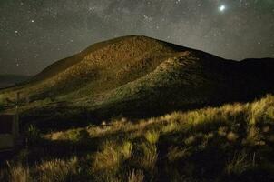 étoilé nuit et montagnes photo