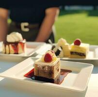 luxe nourriture service, desserts par une serveur à une mariage fête ou formel un événement dans classique Anglais style à luxueux Hôtel ou pays domaine, génératif ai photo