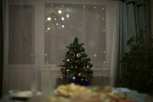 Nouveau années le banquet dans Russie. de fête table pour Nouveau an. de fête atmosphère. photo