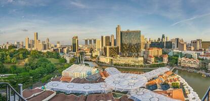 panoramique vue de Singapour horizon avec Clark quai divertissement district photo