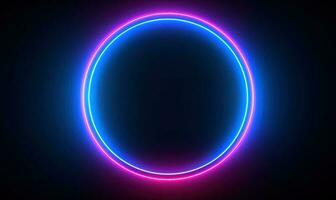 néon bleu rose rond Cadre anneau, cercle forme embrasé lumière avec foncé Contexte. Années 80 rétro style, copie espace photo