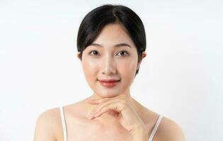 magnifique asiatique femme portrait sur blanc Contexte photo